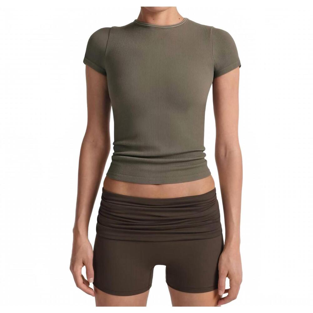 NEW NIKESKIMS ribbed seamless short sleeve top in oak/moss/dune